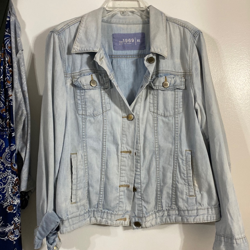Gap 1969 Destroyed light denim jacket size XL!